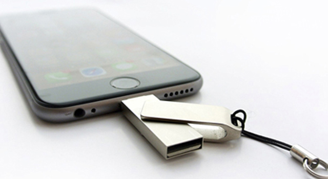 USB-Flash/Lightning 32 Gb Elari SmartDrive Silver