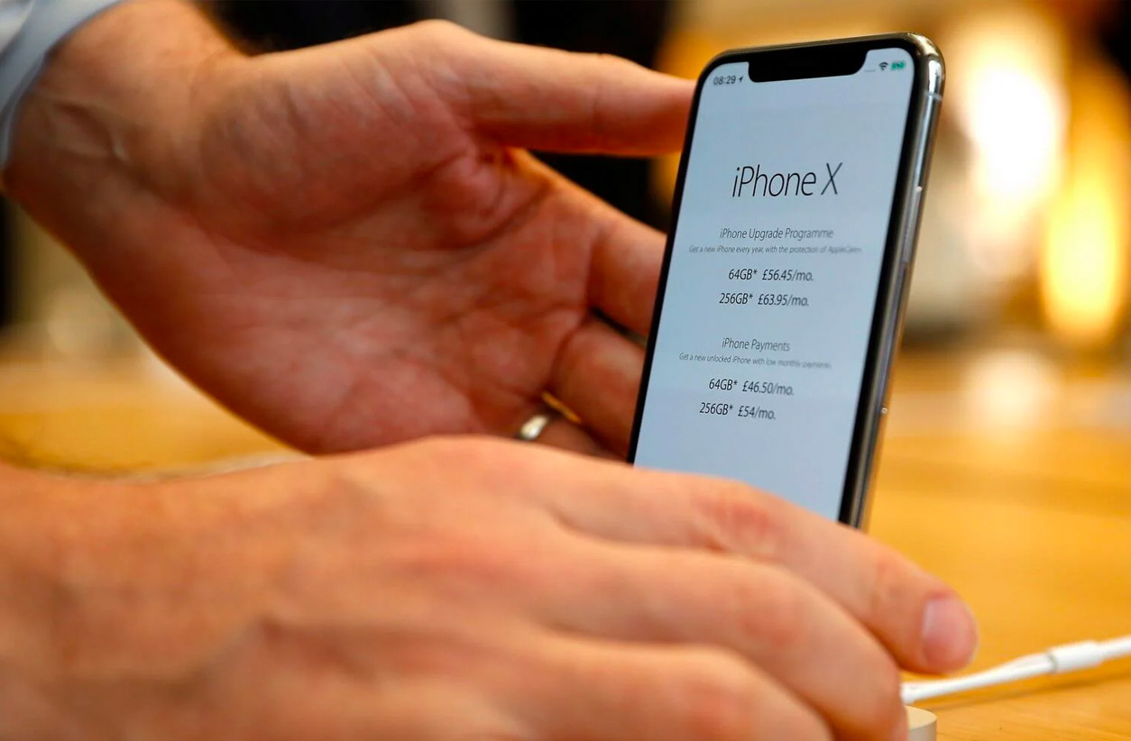 Чим відрізняється відновлений iPhone від б/у?