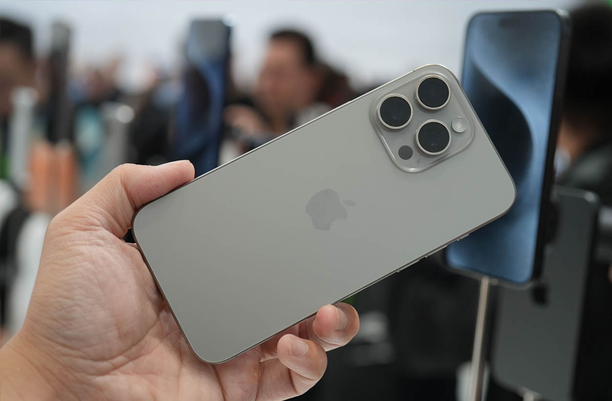 iPhone 15 Pro Max vs. Конкуренти: Як він стоїть у порівнянні