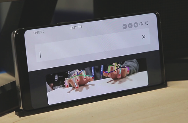 SelfieType – невидимая клавиатура от Samsung. Теперь можно печатать на любой поверхности