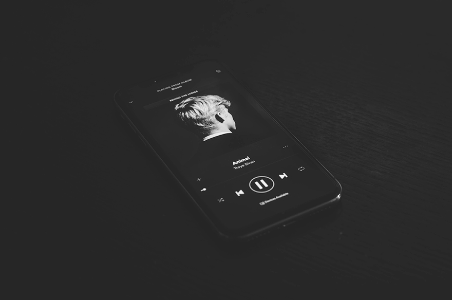 Как слушать музыку громче на iPhone без портативной колонки