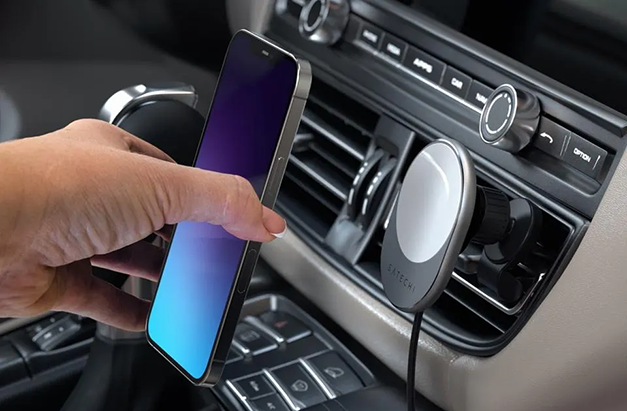 Автомобільні зарядки для iPhone: на що звернути увагу під час вибору